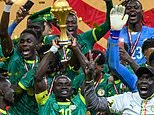 Senegal fue despojado del título de la AFCON y en su lugar entregó el trofeo a su rival Marruecos, 58 DÍAS después de un acalorado choque en el que abandonaron el campo en protesta por un penalti tardío.