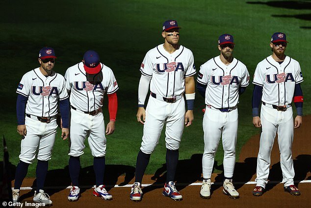 Estrellas del béisbol estadounidense criticaron “vergonzoso” gesto del himno nacional antes de la final del CMB contra Venezuela