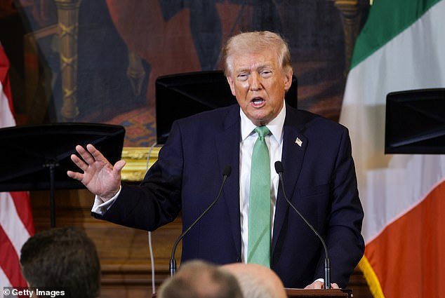 Peter van Onselen: Por qué la última amenaza de Donald Trump plantea riesgos muy reales para Australia