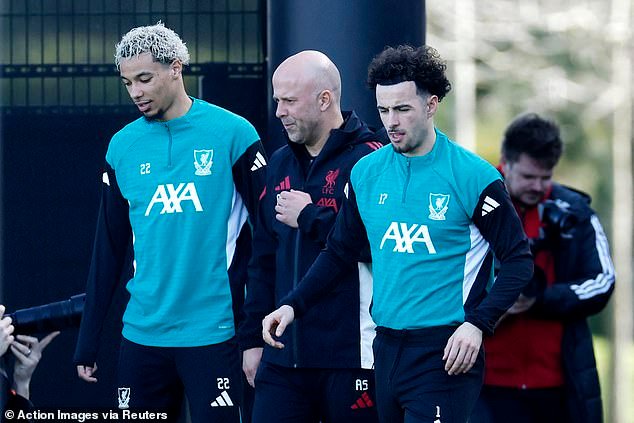 Arne Slot responde a Jamie Carragher tras su veredicto condenatorio de que el Liverpool es “un equipo de individuos” y da un ejemplo para demostrar que está equivocado