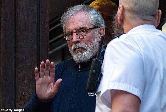 Aunque le guste, la negación de Gerry Adams durante décadas de ser miembro del IRA ha mantenido al Sinn Féin fuera del poder, sostiene el galardonado periodista del Irish Daily Mail, John Lee, tras el repentino colapso del juicio por el atentado.