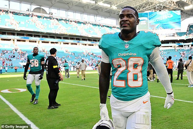 Los Miami Dolphins se niegan a intercambiar jugadores estrella después de que varios equipos llamaron sobre un acuerdo explosivo: ‘No disponible’