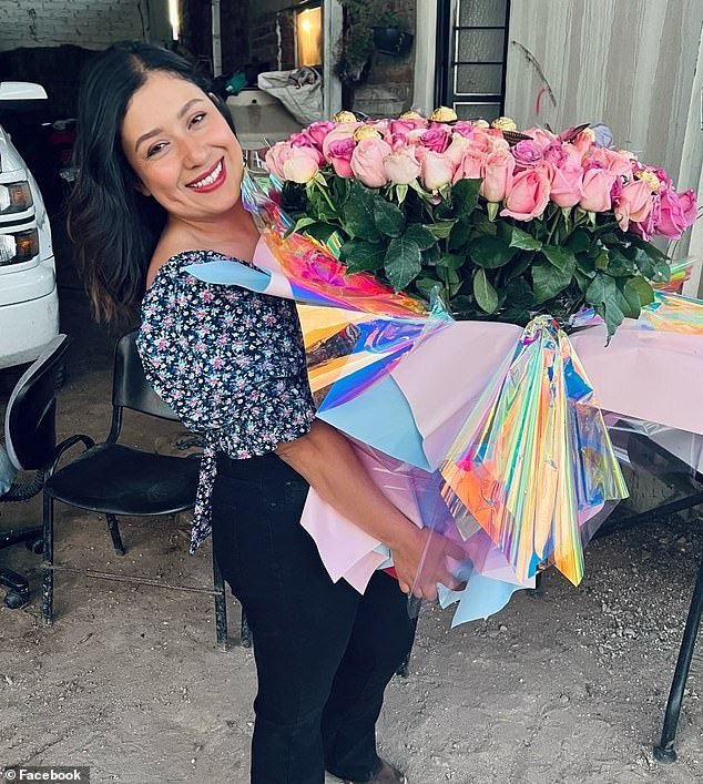 La secretaria de escuela fugitiva, de 34 años, hizo un comentario vil sobre su esposo a un niño de 13 años después de haber sido agredida sexualmente detrás de su auto… antes de que su esposo tomara represalias, dice una declaración jurada.