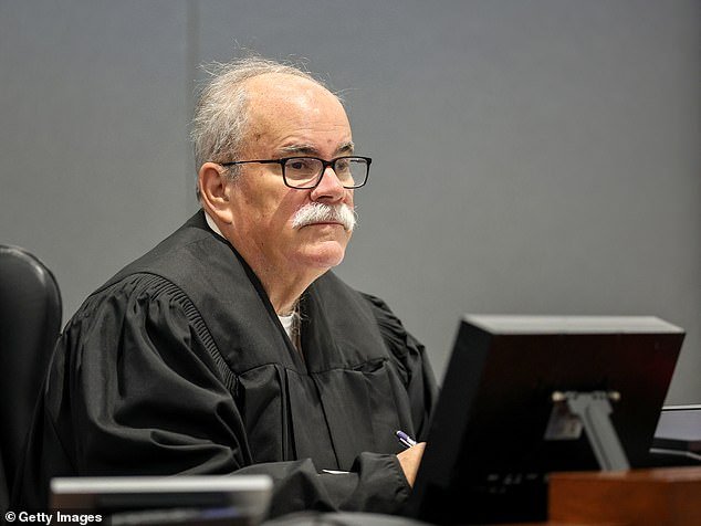 El abogado de Lamar Odom defiende su caso en el caso de DUI en Las Vegas mientras la millonaria ex estrella de la NBA opta por saltarse la fecha final de la corte.