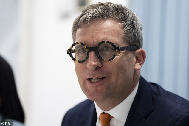 Los sistemas de etiquetado electrónico se ampliarán, pero sólo DESPUÉS de que el Partido Laborista comience a liberar anticipadamente a los delincuentes de prisión.