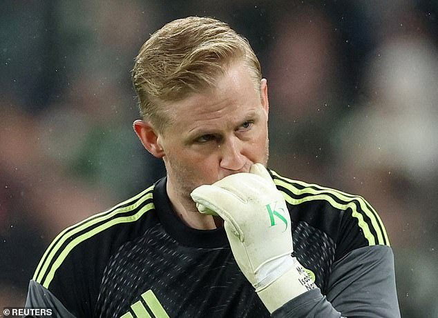 ¡SE QUITARON LOS GUANTES! Kasper Schmeichel teme que su carrera haya terminado tras una lesión en el hombro… pero se le acusa de utilizar al Celtic con fines “egoístas” durante su caída de forma esta temporada.