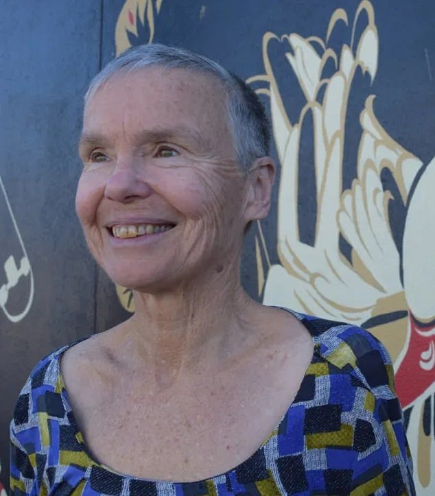 Una profesora británica y su prima neozelandesa, ambas de 67 años, fueron asesinadas “en cuestión de segundos” por un elefante que atacaba durante un safari a pie en Zambia, según una investigación.