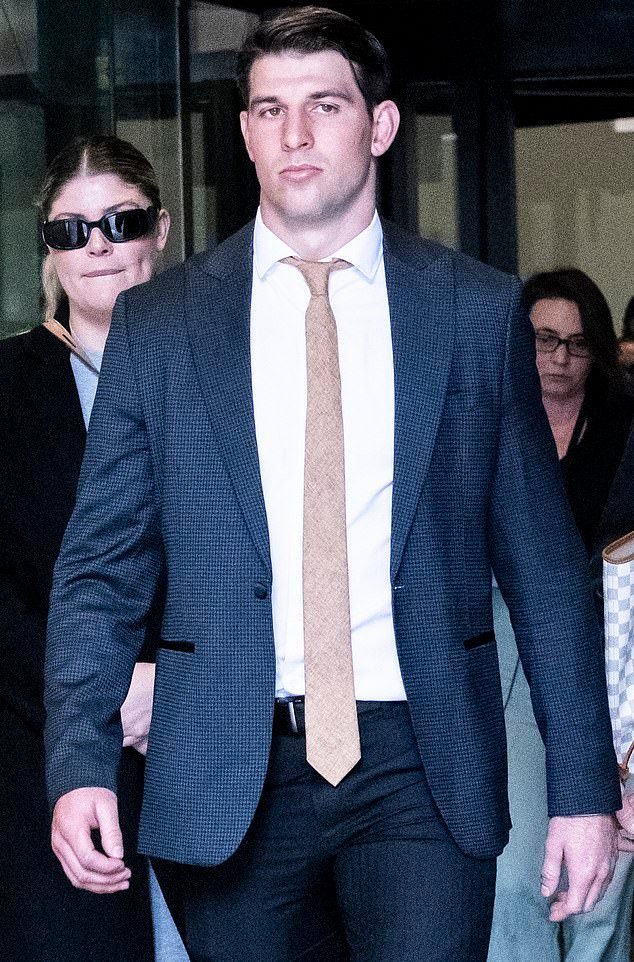 Mire la supuesta pelea en la que el villano de la NRL y su madre fueron acusados de atacar a un adolescente en el fútbol