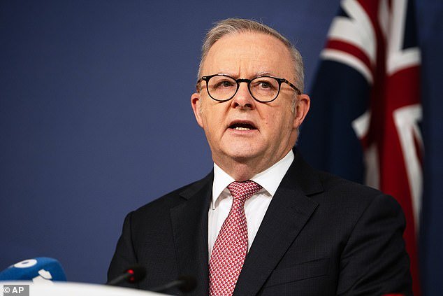 Los australianos piden el trabajo obligatorio desde casa a medida que aumentan los costos del combustible a medida que se prolonga el conflicto en Medio Oriente.