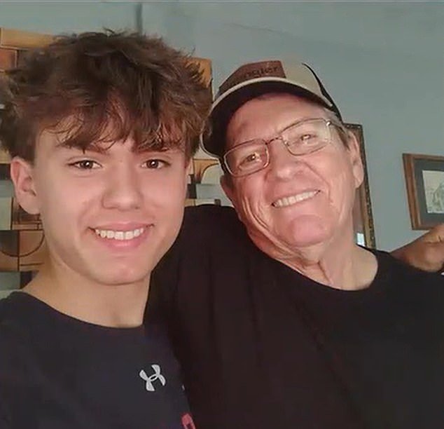 El querido abuelo fue atropellado y asesinado por una ambulancia después de intentar ayudar a su nieto de 17 años cuyo auto se averió