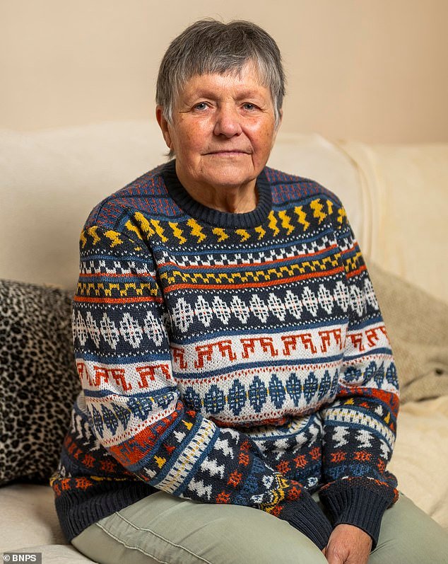 Pensionista desalojado de un bungalow de £420.000 después de perder una batalla judicial con un vecino por 12 pulgadas de terreno, enojado después de descubrir que se estaban realizando nuevos trabajos