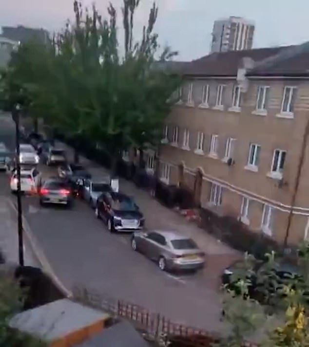 El adolescente que embistió a dos ciclistas y luego pisoteó la cabeza del conductor porque creía que pertenecía a una banda rival ha sido condenado a siete años de prisión.