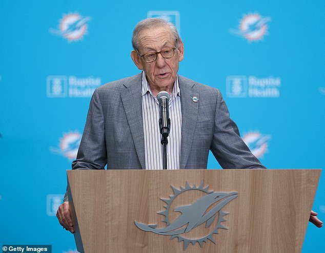 El propietario de los Miami Dolphins revela el evento anual sorpresa que le genera más dinero que TODOS los juegos de la NFL combinados