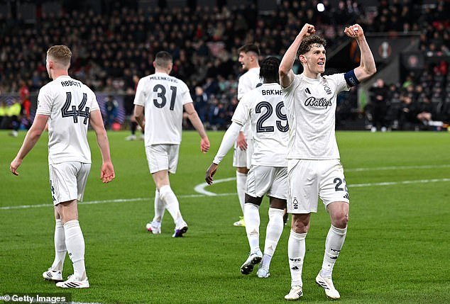 Midtjylland – Nottingham Forest 1:2 (2:2 vs., 0:3 en la derrota): Si el segundo equipo puede actuar así, Vitor Pereira podría lograr el equilibrio entre sobrevivir en la Premier League y clasificarse para la Liga de Campeones, escribe JAMES SHARPE
