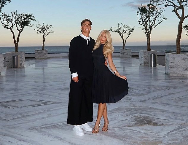 Jaxson Dart ha sido criticado por “vestirse como un peregrino” en fotografías de amor con su impresionante novia Marissa Ayers.