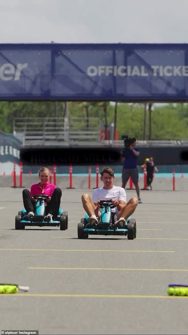 La poderosa pareja del tenis Alex de Miñaur y Katie Boulter se enfrentan para ver quién es el mejor piloto