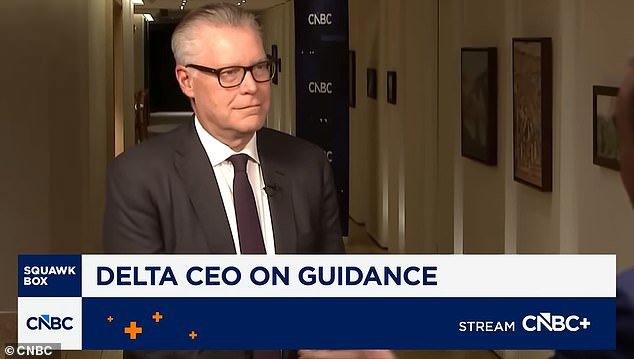 El CEO de Delta está furioso por los agentes de la TSA no remunerados y se disculpa con los viajeros mientras un funcionario de la TSA advierte que el caos en el aeropuerto “empeorará antes de mejorar”