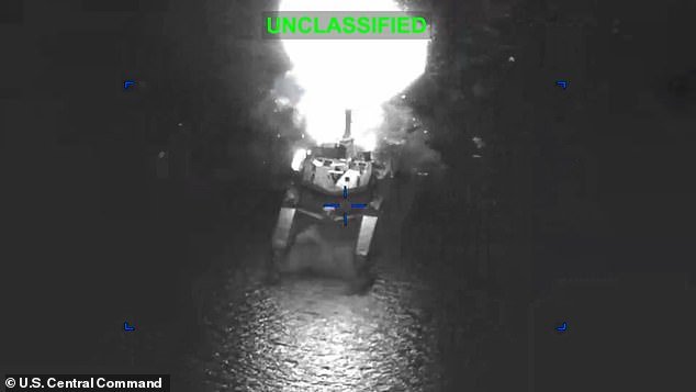 Estados Unidos abre un nuevo frente en la lucha por reabrir el Estrecho de Ormuz mientras los aviones aniquilan barcos iraníes y derriban drones