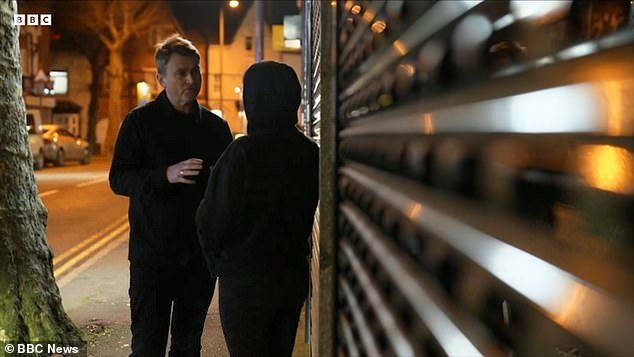 Se abusa de niños de tan solo 11 años en las tiendas de High Street, donde se les ofrecen drogas, alcohol y cigarrillos mientras se los prepara para tener relaciones sexuales, dice un alto funcionario del consejo.