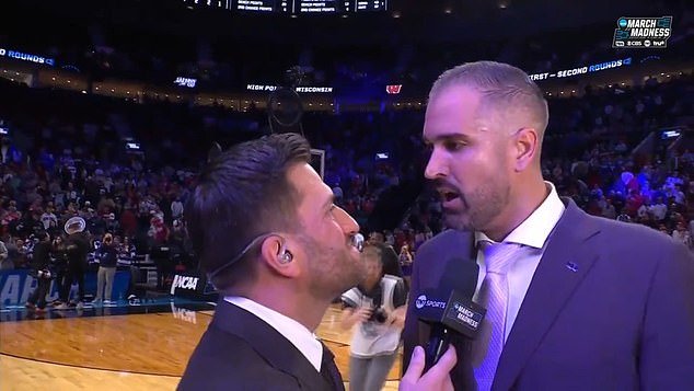 El entrenador de Intense High Point, Flynn Clayman, se está volviendo viral con una salvaje entrevista en March Madness después de lograr la mayor sorpresa hasta el momento.