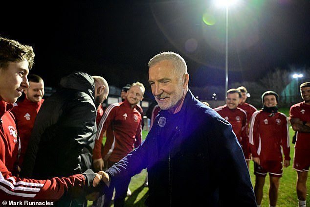 Graeme Souness sale de su retiro: la leyenda del Liverpool, de 72 años, se hace cargo de los entrenamientos en el club de fútbol base 20 años después de su salida del Newcastle