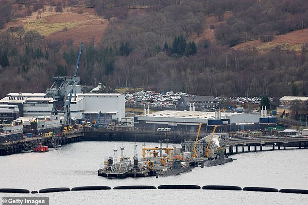 Dos “espías iraníes” son detenidos tras “intentar entrar en la base naval nuclear de Faslane”