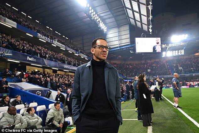 Una mirada a la semana infernal del Chelsea: KIERAN GILL revela cómo Liam Rosenior respondió a la humillación del PSG con una experiencia “dolorosa” en Cobham, su cumbre con Enzo Fernández después de las controvertidas conversaciones de salida y los planes de transferencia que demuestran que el técnico llegó para quedarse