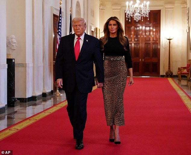 El papel crucial de Melania influyó en que Trump suavizara su postura sobre la “deportación masiva” después de que el caos de ICE fue “demasiado lejos”.