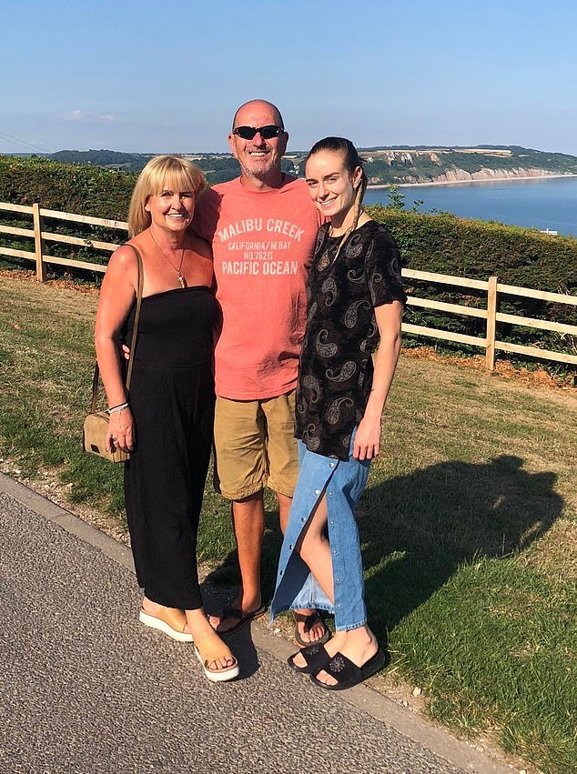 El preparador físico británico de 35 años, que necesita urgentemente un trasplante de pulmón, está atrapado en Oriente Medio esperando una evacuación médica urgente al Reino Unido.