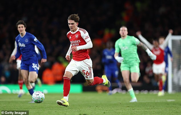 ‘La puerta está abierta’: Inglaterra podría llevar al niño prodigio del Arsenal, Max Dowman, de 16 años, a la Copa del Mundo mientras Thomas Tuchel elogia a la ‘impresionante’ estrella