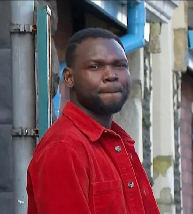 Revelado: Un migrante al que se le concedió asilo en Gran Bretaña después de afirmar que era gay tiene una esposa y un hijo secretos en Camerún