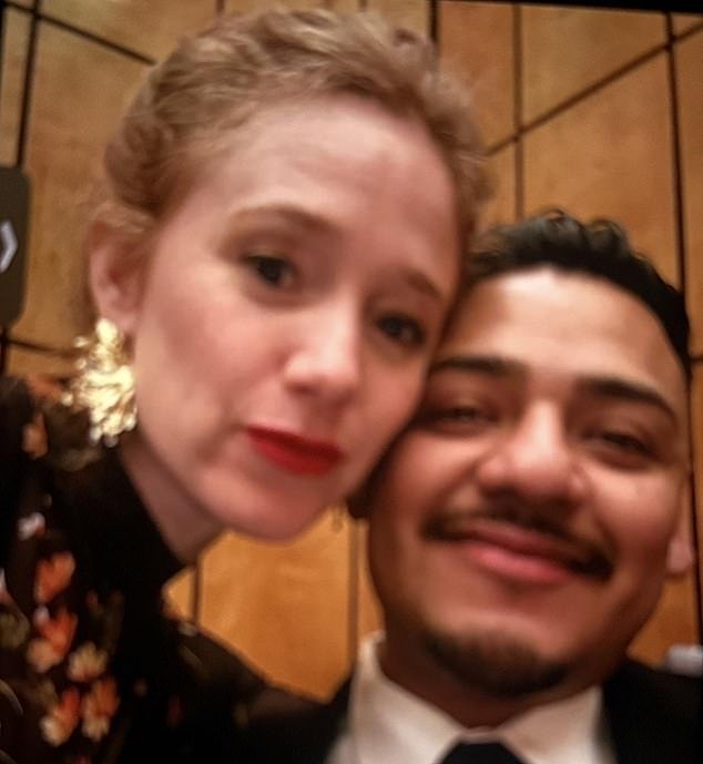 ¡El personal de una escuela privada en el centro de un asunto escandaloso al descubierto! El hombre casado… su jefe sonriente… mientras los conocedores de la familia lo revelan TODO