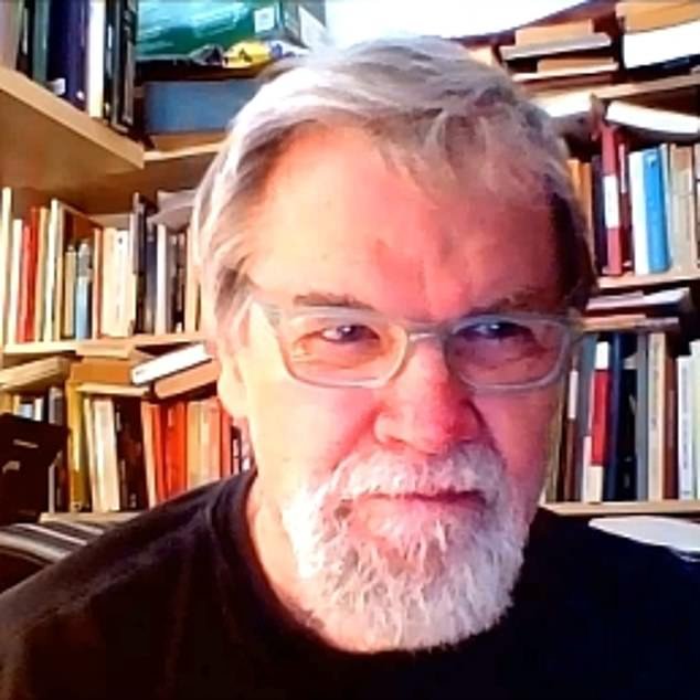 A un autor sueco le robaron el reloj horas después de su visita a Londres por un migrante argelino que quedó atrapado debajo de un camión que transportaba numerosos relojes desde el Reino Unido a Francia, según escuchó un tribunal