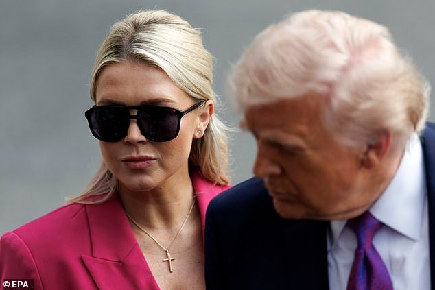 Karoline Leavitt estalla en Margaret Brennan de CBS después de ser acusada de burlarse de los cristianos que oran por tropas