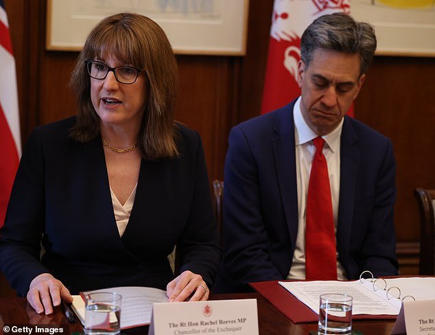 ANDREW NEIL: Estamos atrapados en una crisis de petróleo y gas, y un grupo de incompetentes despistados están al mando