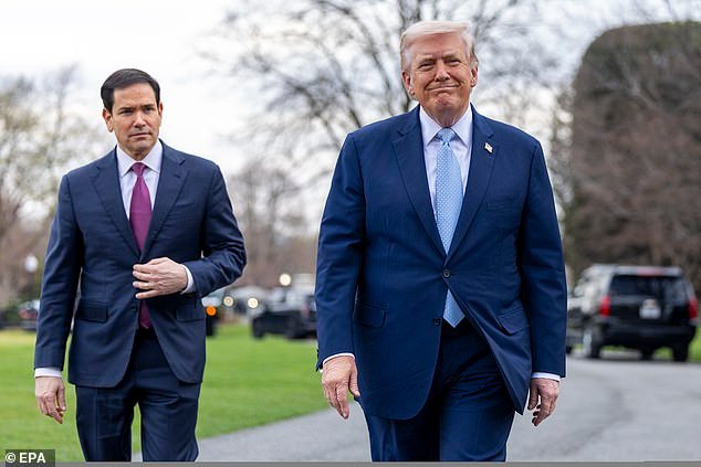 Trump anunció planes para desplegar tropas en Irán, ya que afirma que Estados Unidos no “necesita ni utiliza” el Estrecho de Ormuz.