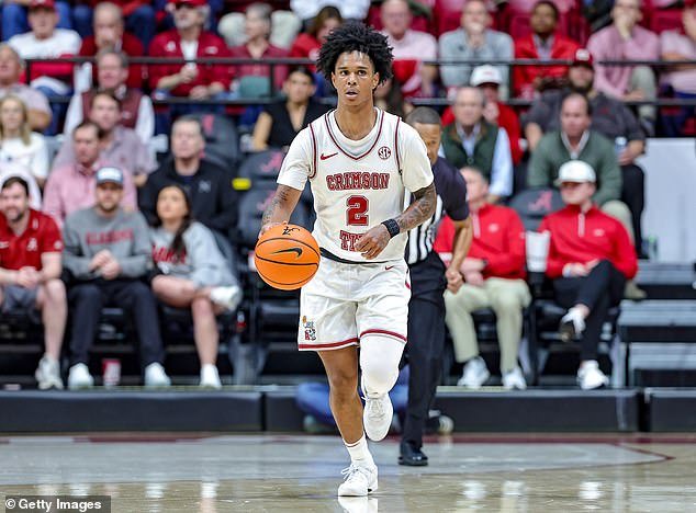 Nuevos e impactantes detalles sobre la estrella del baloncesto arrestada en Alabama surgen cuando la policía descubre una “transacción de drogas”.