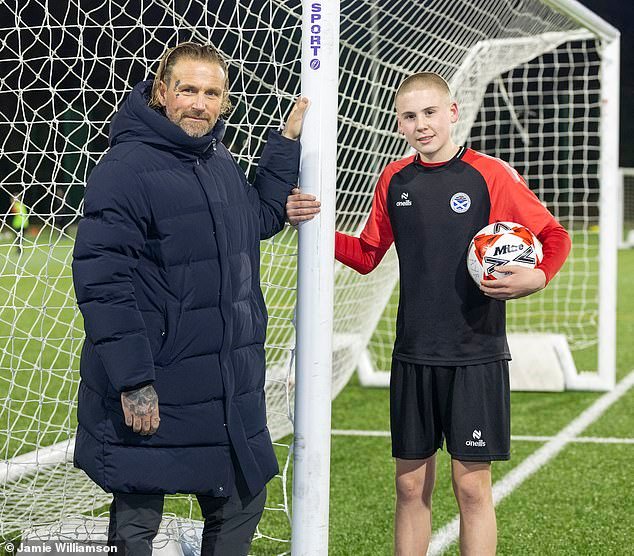 Estuve en el Chelsea cuando tenía 14 años pero no me importaba. Los fines de semana salía, me tatuaba, bebía y iba a discotecas… Ahora espero que mi hijo tome un camino diferente en el fútbol.