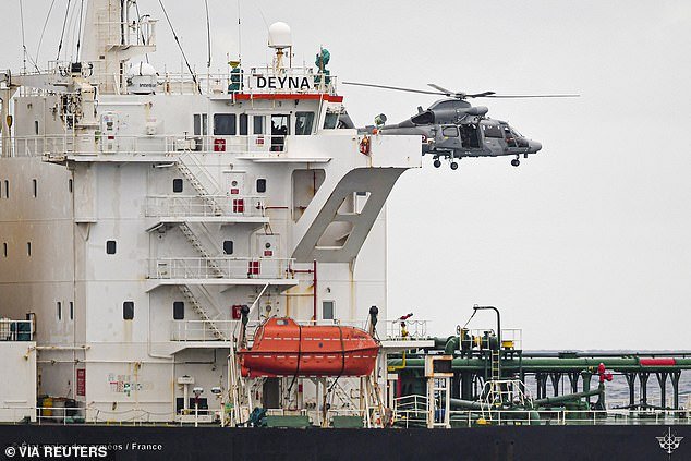 Las fuerzas británicas se unen a la Armada francesa para apoderarse de un petrolero ruso de la “flota en la sombra” en el Mediterráneo