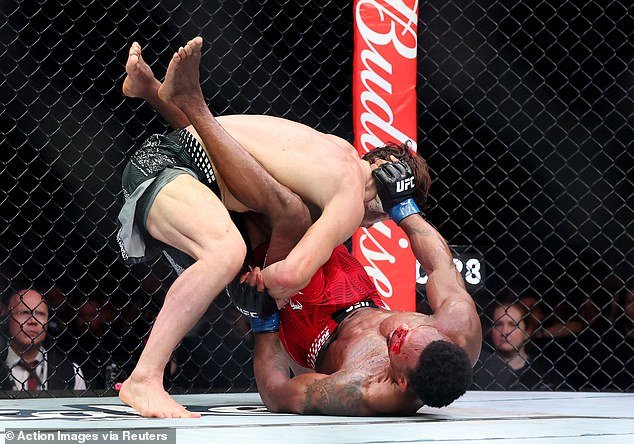 Las ambiciones de título de Lerone Murphy se desvanecen en UFC Londres mientras el ruso Movsar Evloev arruina la fiesta frente a la estrella de Oasis, Noel Gallagher, entre la multitud repleta de estrellas en el O2 Arena.