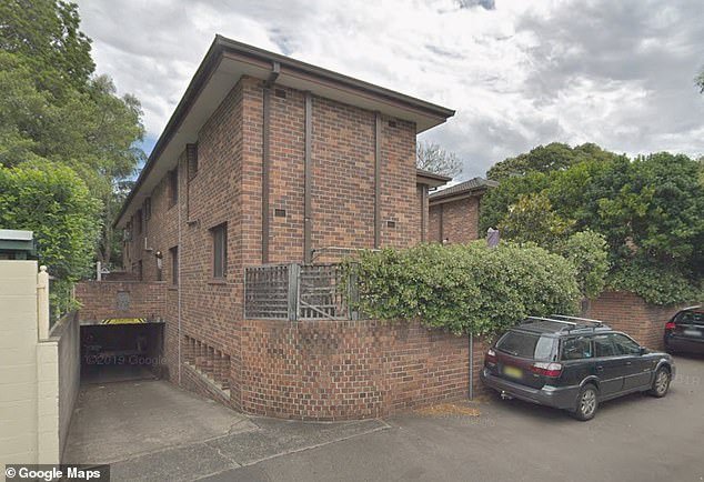 Estalla una salvaje batalla legal por un árbol en uno de los suburbios más ricos de Australia mientras una pareja lucha para salvar de los daños su casa de 3 millones de dólares.