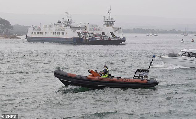El propietario de una lancha multada con £ 12.000 después de chocar con un nadador en la playa de Sandbanks