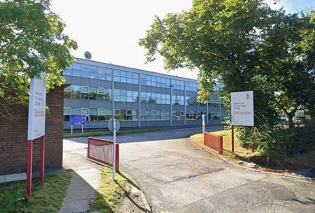 Otra universidad confirma un caso sospechoso de meningitis “no relacionado con el brote de Kent”