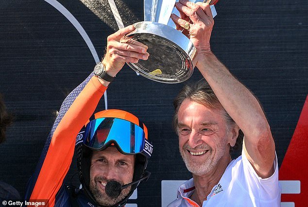 ¡Devuélveme mi barco! El multimillonario Sir Jim Ratcliffe emprende acciones legales contra el cuatro veces campeón olímpico Ben Ainslie para devolverle su yate.