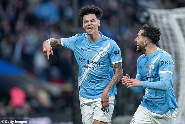 OLIVER HOLT: El Manchester City hizo que pareciera que el Arsenal jugaba con nueve hombres en Wembley. Ahora sus consternados aficionados vivirán con el temor de que la derrota se extienda a la Premier League.