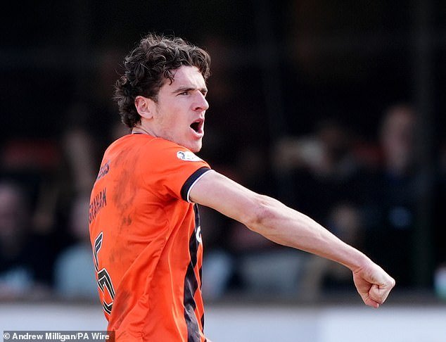 De la devastación a la alegría… El capitán del Dundee United, Ross Graham, elogió su recuperación tras el desastre del derbi.