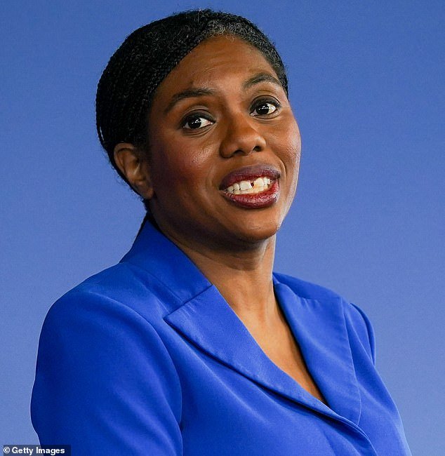 Kemi Badenoch “considera los beneficios de la prohibición del burka para combatir el extremismo islámico”