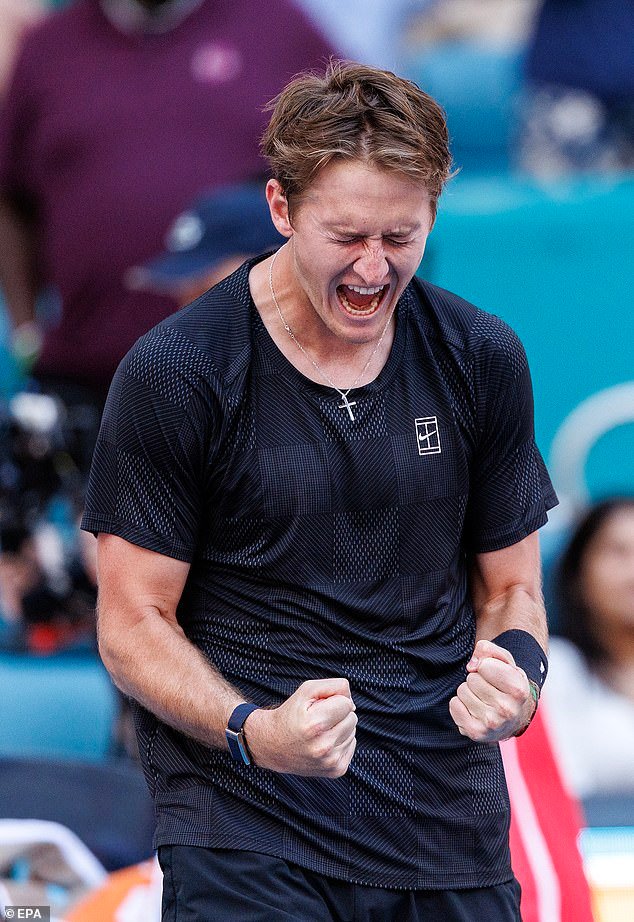 Carlos Alcaraz sorprendió en Miami cuando la estrella del tenis en ascenso se convirtió en el sexto estadounidense en derrotar al jugador número uno desde 2015.