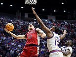 St. John’s toca el timbre para sorprender a Kansas en un salvaje final de March Madness y avanzar a su primer Sweet 16 desde 1999.