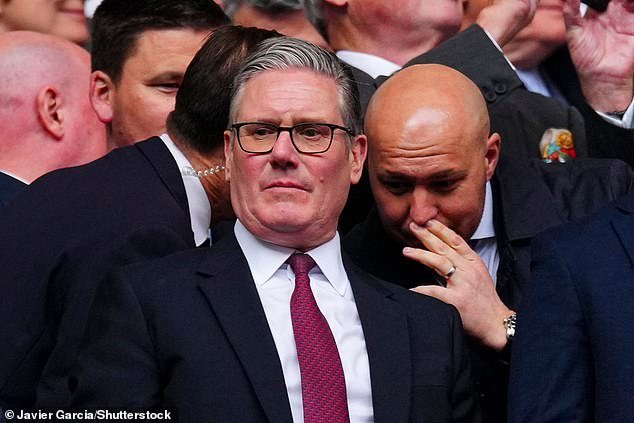 ¿Por qué el Primer Ministro mantuvo al público en la oscuridad durante 30 horas después de la huelga de Chagos? El líder conservador acusa a Starmer de ‘una cultura de encubrimiento’ sobre el ataque iraní a la base estadounidense-británica